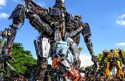Museum robot raksasa dari besi tua di Thailand